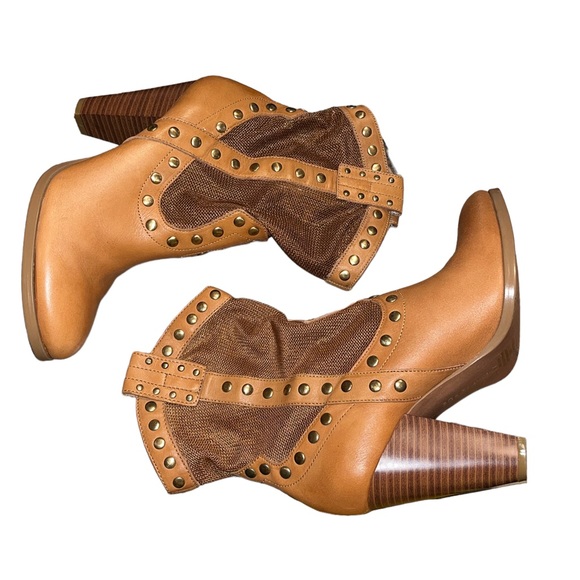 BCBG Winston Tan and Mesh Western Boots - Picture 5 of 15